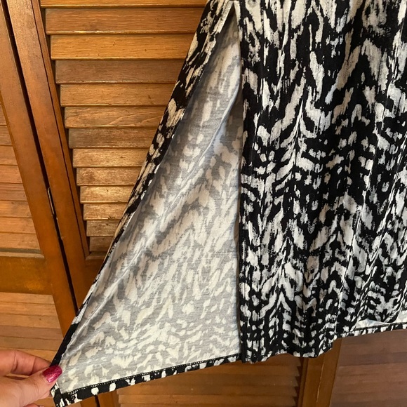 Black and white maxi skirt. - Picture 2 of 4